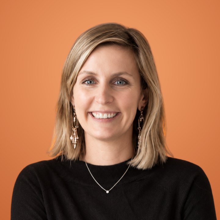 Adélaïde, Directrice commerciale